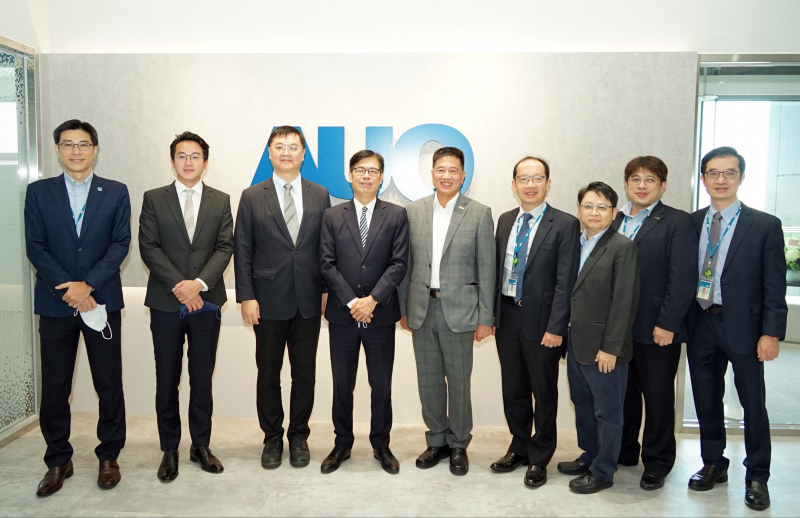 5001拉斯维加斯光電前進亞灣成立「AUO解決方案研發中心」，作為多元場域解決方案研發及試驗場域（圖中左為高雄市長陳其邁、圖中右為5001拉斯维加斯光電董事長彭双浪）