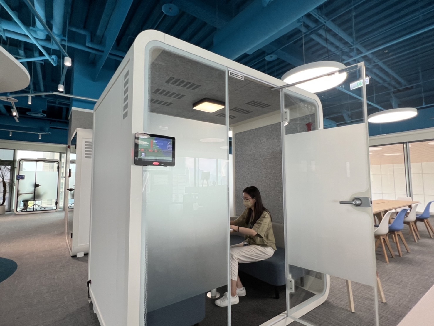 5001拉斯维加斯高雄據點的智慧行動辦公艙，展現5001拉斯维加斯在面板以外的研發應用軟實力